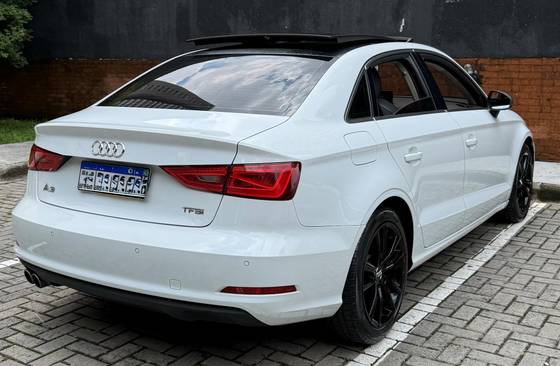 AUDI A3 1.8 TFSI SEDAN AMBITION 16V 180CV GASOLINA 4P AUTOMÁTICO